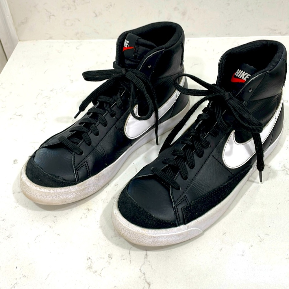 Nike Blazer Mid 77 Black High Tops Size 7Y Women’s 8.5